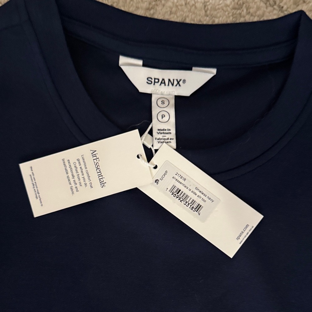 Spanx air essentials long sleeve top. New with tags - Picture 2 of 2